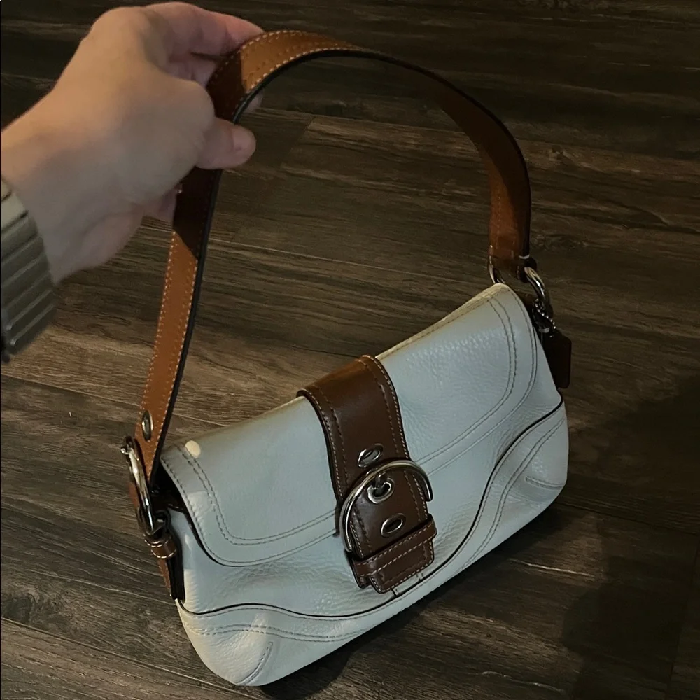 Coach Cream and Brown Leather Shoulder Bag in a good condition - Picture 2 of 4